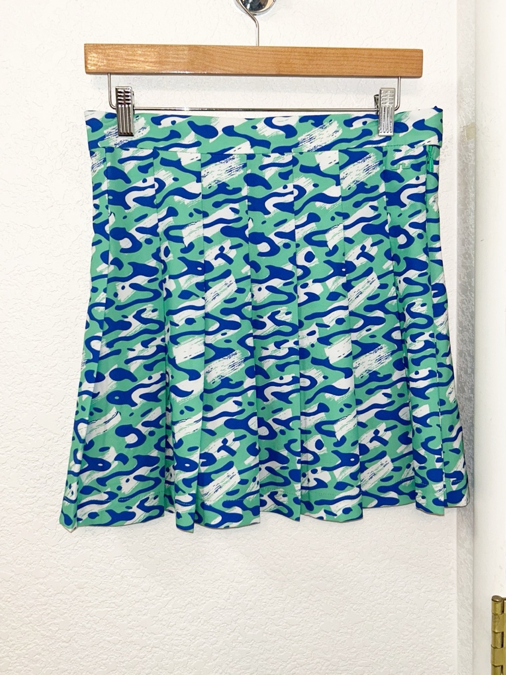 J. LINDEBERG The Adina Print Pleated Short skirt Side Zip Seafoam & Blue SZ: